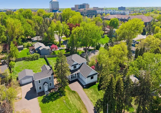2nd image of 5319 Glenwood Ave, Golden Valley, MN 55422 | MLS# 7075537