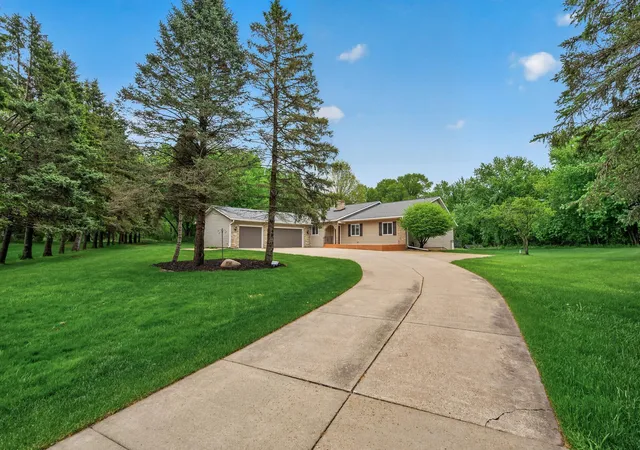 Homes for sale in Lake Elmo, MN | 5737 N Highlands Ct, Lake Elmo, MN 55042 | MLS# 7075547