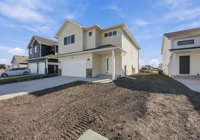 Photo 2 of Single family home for sale at 6722 Selkirk Dr S, Fargo, ND 58104 | MLS# 7075557 | Listing updated on 2026-10-01