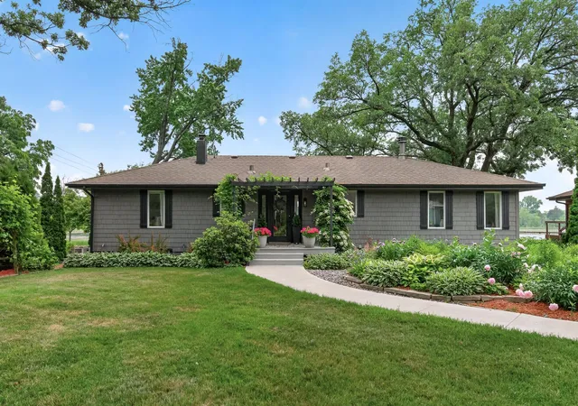 Homes for sale in Mounds View, MN | 7805 Gloria Cir, Mounds View, MN 55112 | MLS# 7075652