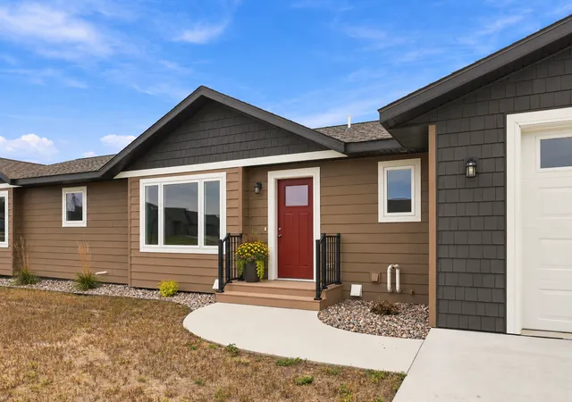 Photo 2 of Single family home for sale at 352 Halfaday Dr, Sauk Centre, MN 56378 | MLS# 7075654 | Listing updated on 2026-10-11