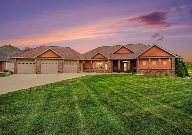 Homes for sale in Pipestone, MN | 903 Fairway Dr, Pipestone, MN 56164 | MLS# 7075805