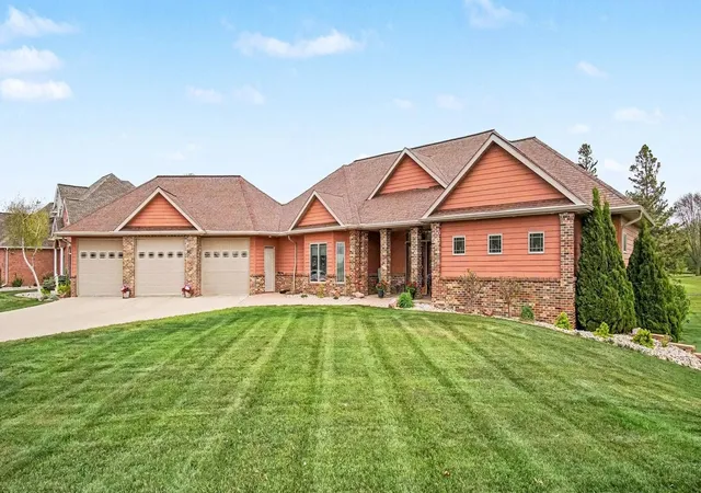 Homes for sale in Pipestone, MN | 903 Fairway Dr, Pipestone, MN 56164 | MLS# 7075805