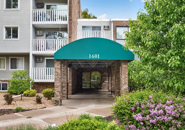 Homes for sale in Fridley, MN | 1601 N Innsbruck Dr #379, Fridley, MN 55432 | MLS# 7075825