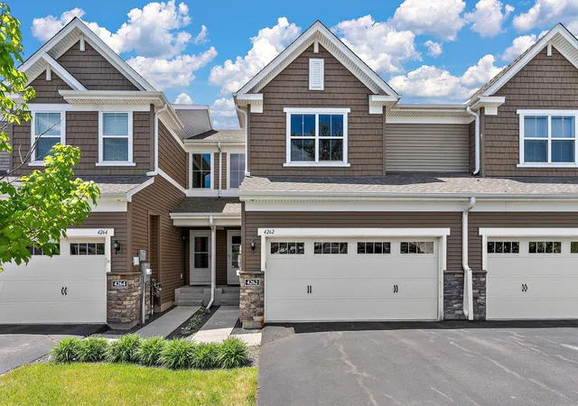 1st image of 4262 Corn Silk Ln, Saint Paul, MN 55129 | MLS# 7075838