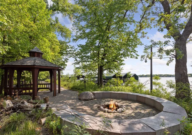 108th image of 425 Carpenters Pt, Wayzata, MN 55391 | MLS# 7075969