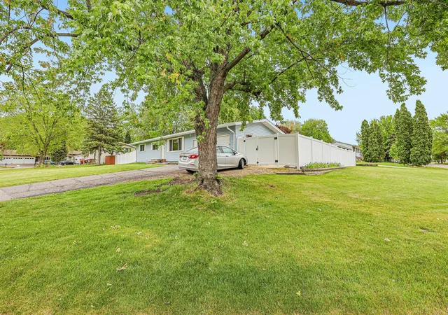 3rd image of 6847 8Th St N, Saint Paul, MN 55128 | MLS# 7076039