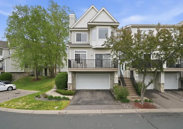 Photo 2 of Sale Pending at 2111 Eagle Tr Ln, Saint Paul, MN 55129 | MLS# 7076259 | Listing updated on 2026-08-10