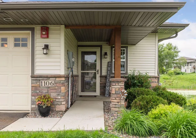 Photo 3 of Single family home for sale at 1106 Lorraine Ct, Carver, MN 55315 | MLS# 7076290 | Listing updated on 2026-07-13