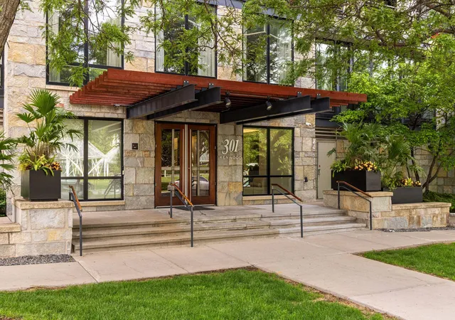 3rd image of 301 Kenwood Pkwy #302, Minneapolis, MN 55403 | MLS# 7076307