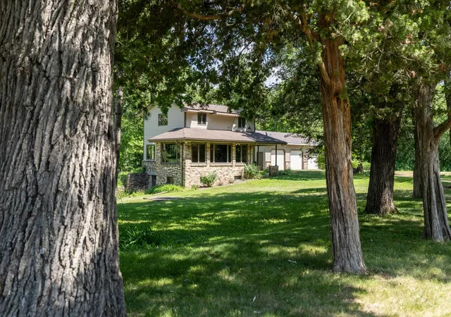 Photo 3 of Single family home for sale at 10023 Grey Cloud Is Dr S, Saint Paul Park, MN 55071 | MLS# 7076325 | Listing updated on 2026-10-01
