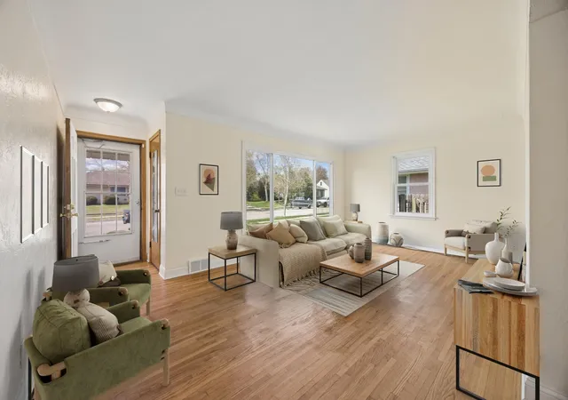 2nd image of 1652 Atlantic St, Saint Paul, MN 55106 | MLS# 7076338