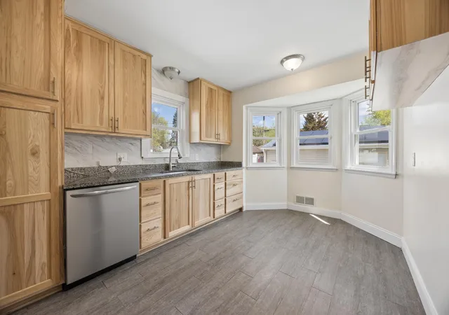 4th image of 1652 Atlantic St, Saint Paul, MN 55106 | MLS# 7076338