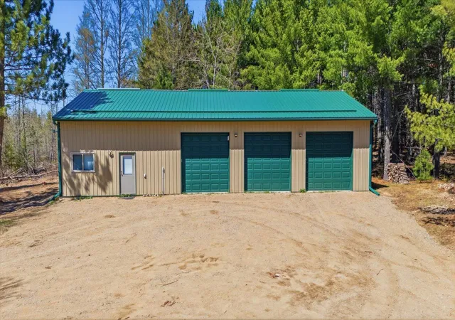 Photo 3 of Single family home for sale at 7185 Giants Ridge Rd, Embarrass, MN 55732 | MLS# 7076362 | Listing updated on 2026-10-09