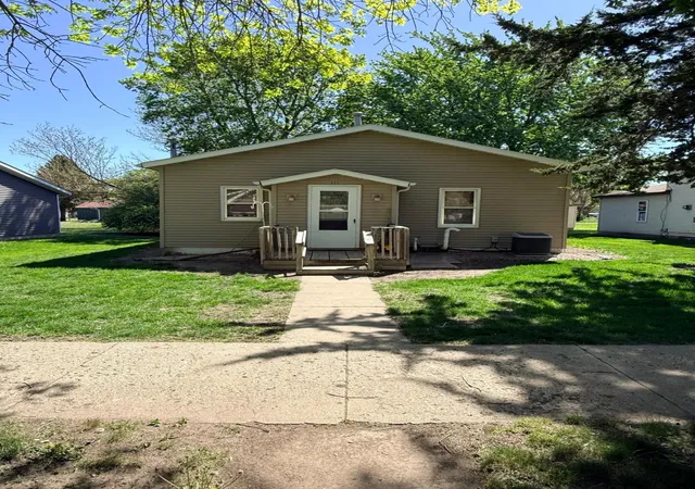 Homes for sale in Walnut Grove, MN | 520 6Th St, Walnut Grove, MN 56180 | MLS# 7076413