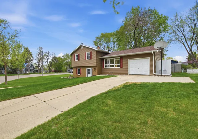 Photo 2 of Sale Pending at 215 Terrace Dr Sw, Willmar, MN 56201 | MLS# 7076463 | Listing updated on 2026-08-19