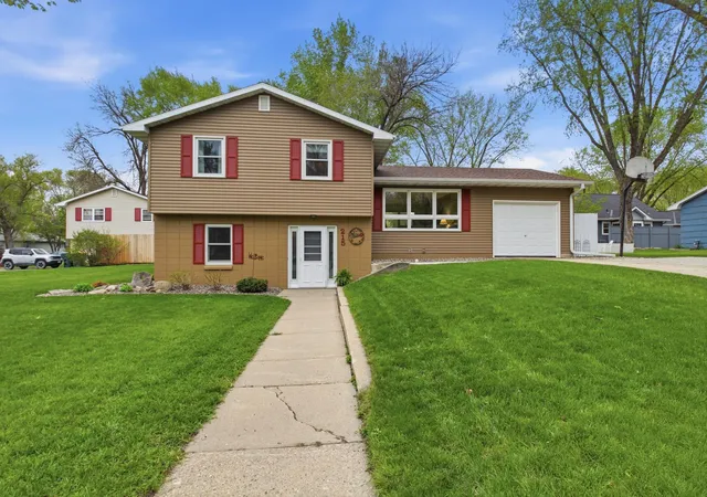Photo 3 of Sale Pending at 215 Terrace Dr Sw, Willmar, MN 56201 | MLS# 7076463 | Listing updated on 2026-08-19