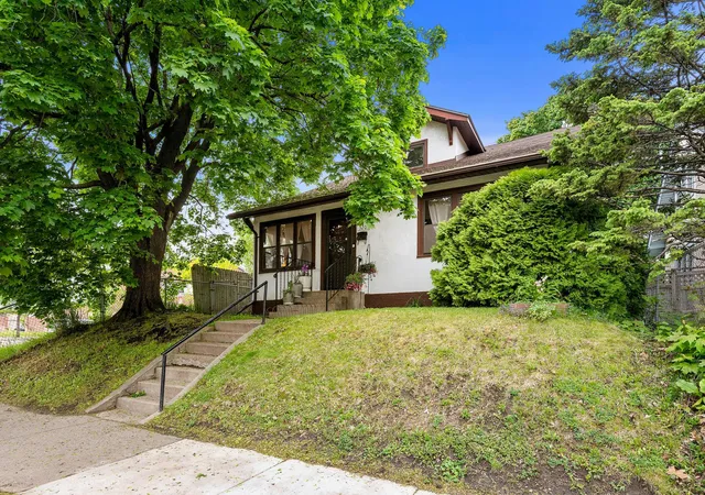 Photo 3 of Sale Pending at 3207 Oliver Ave N, Minneapolis, MN 55412 | MLS# 7076628 | Listing updated on 2026-09-05