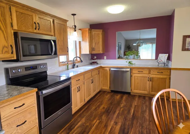 3rd image of 2126 Vierling Dr E, Shakopee, MN 55379 | MLS# 7076688
