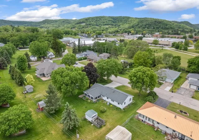 2nd image of 1366 Lorrai Dr, Winona, MN 55987 | MLS# 7076689
