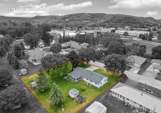 3rd image of 1366 Lorrai Dr, Winona, MN 55987 | MLS# 7076689
