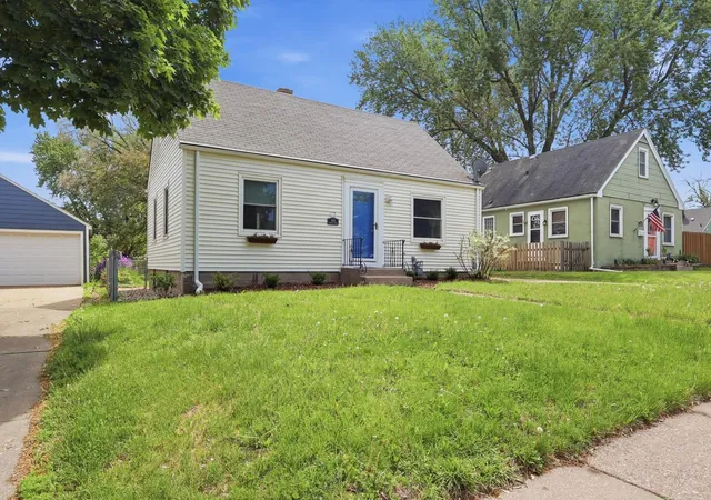Homes for sale in Saint Paul, MN | 1108 Oakdale Ave, Saint Paul, MN 55118 | MLS# 7076788