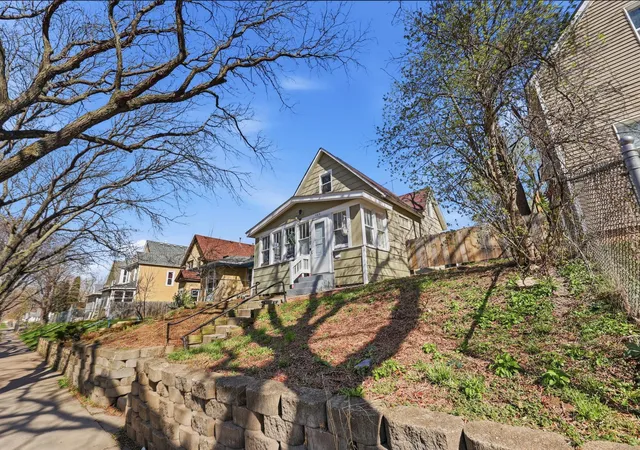 2nd image of 959 Jenks Ave, Saint Paul, MN 55106 | MLS# 7076839