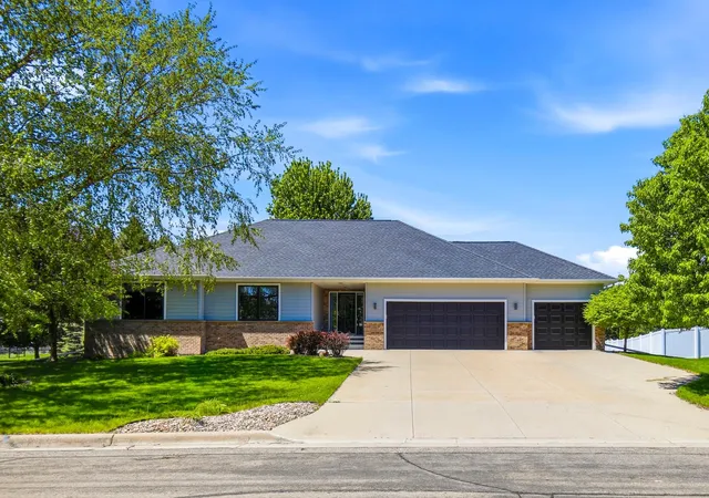 Homes for sale in Austin, MN | 1406 26th St Sw, Austin, MN 55912 | MLS# 7076947