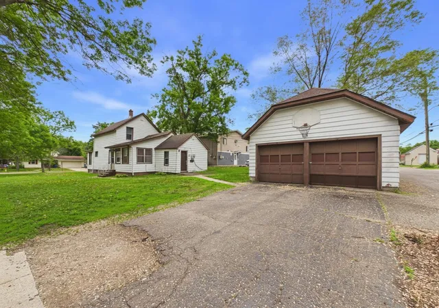 Photo 2 of Single family home for sale at 903 8th Avenue S, Saint Cloud, MN 56301 | MLS# 7077086 | Listing updated on 2026-09-14