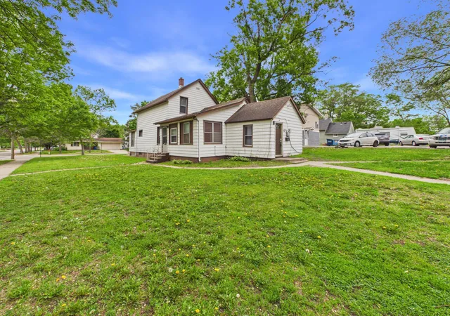 Photo 2 of Single family home for sale at 903 8th Avenue S, Saint Cloud, MN 56301 | MLS# 7077086 | Listing updated on 2026-09-14