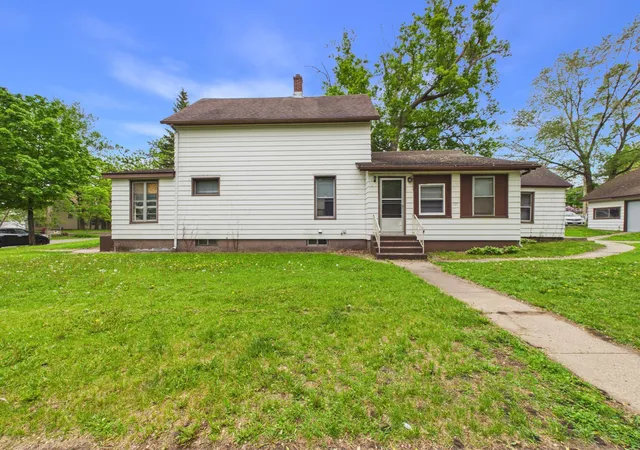 Photo 3 of Single family home for sale at 903 8th Avenue S, Saint Cloud, MN 56301 | MLS# 7077086 | Listing updated on 2026-09-14
