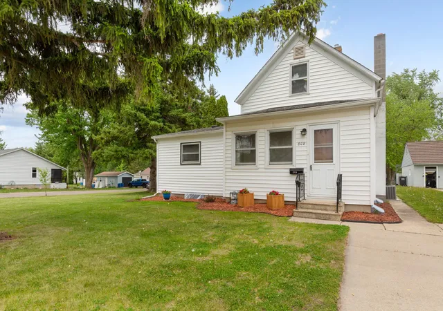 Homes for sale in Owatonna, MN | 808 E Vine St, Owatonna, MN 55060 | MLS# 7077233