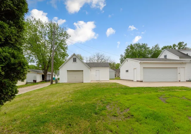 Photo 3 of Single family home for sale at 808 E Vine St, Owatonna, MN 55060 | MLS# 7077233 | Listing updated on 2026-09-04