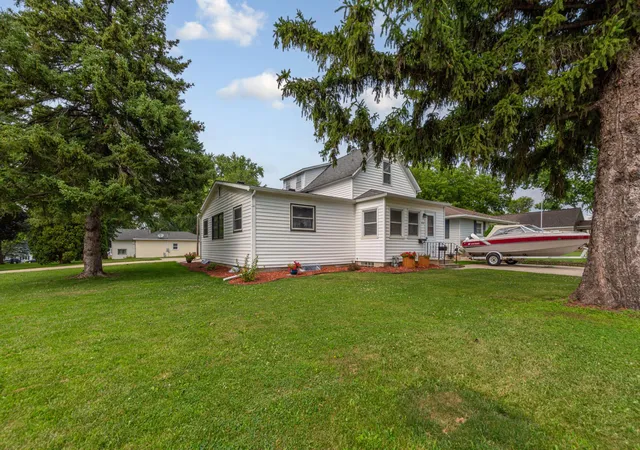 Photo 3 of Single family home for sale at 808 E Vine St, Owatonna, MN 55060 | MLS# 7077233 | Listing updated on 2026-09-04
