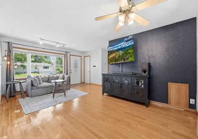 3rd image of 5225 Pennsylvania Ave N, Minneapolis, MN 55428 | MLS# 7077290