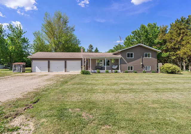 Homes for sale in Waseca, MN | 11057 366th Ave, Waseca, MN 56093 | MLS# 7077322