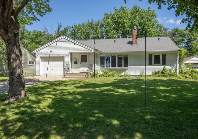 Photo 1 of Single family home for sale at 607 Swan St, Le Sueur, MN 56058 | MLS# 7077357 | Listing updated on 2026-09-21