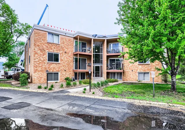 2nd image of 9141 Hwy 55 #203, Golden Valley, MN 55427 | MLS# 7077396