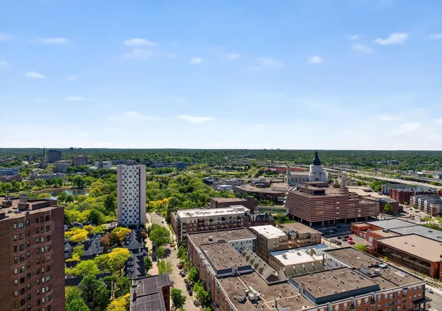 4th image of 1201 Yale Pl #2303, Minneapolis, MN 55403 | MLS# 7077442