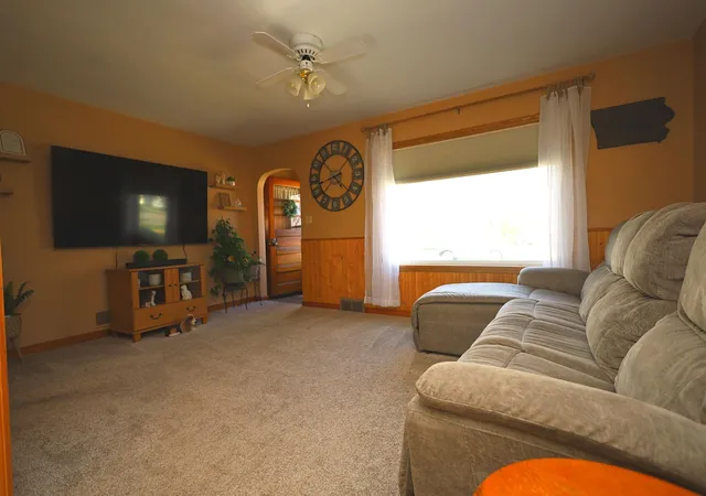 3rd image of 15 2Nd St Se, Hillsboro, ND 58045 | MLS# 7077535