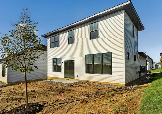 Photo 3 of Single family home for sale at 2613 Switchgrass Ct Nw, Rochester, MN 55901 | MLS# 7077569 | Listing updated on 2026-09-28