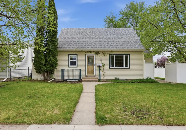 Photo 3 of Single family home for sale at 1401 19th Street S, Fargo, ND 58103 | MLS# 7077796 | Listing updated on 2026-06-22