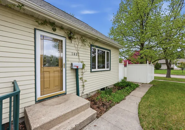 Photo 3 of Single family home for sale at 1401 19th Street S, Fargo, ND 58103 | MLS# 7077796 | Listing updated on 2026-06-22