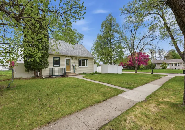 Photo 4 of Single family home for sale at 1401 19th Street S, Fargo, ND 58103 | MLS# 7077796 | Listing updated on 2026-06-22