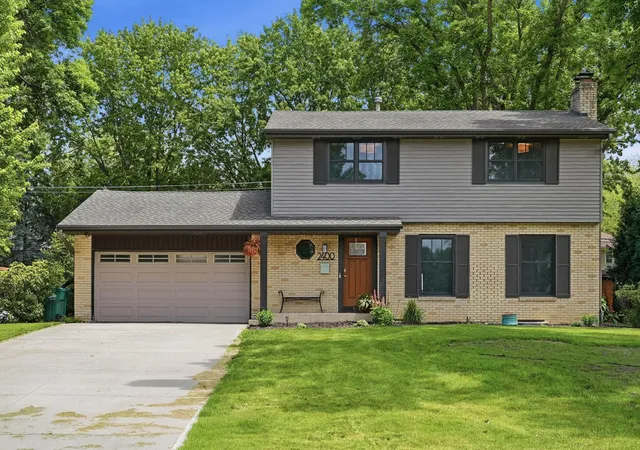 2nd image of 2400 Cavell Ave N, Golden Valley, MN 55427 | MLS# 7077827