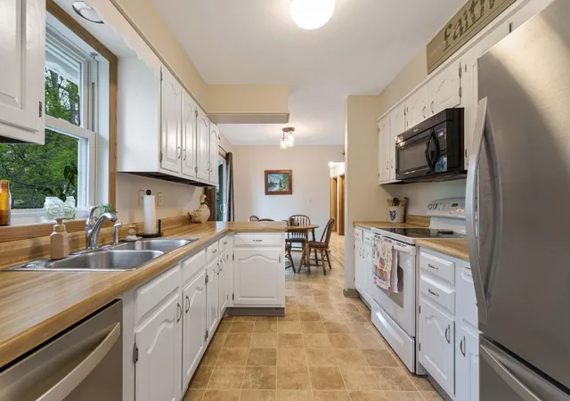 Photo 3 of Sale Pending at 533 Maple Ln, Moorhead, MN 56560 | MLS# 7077931 | Listing updated on 2026-08-21