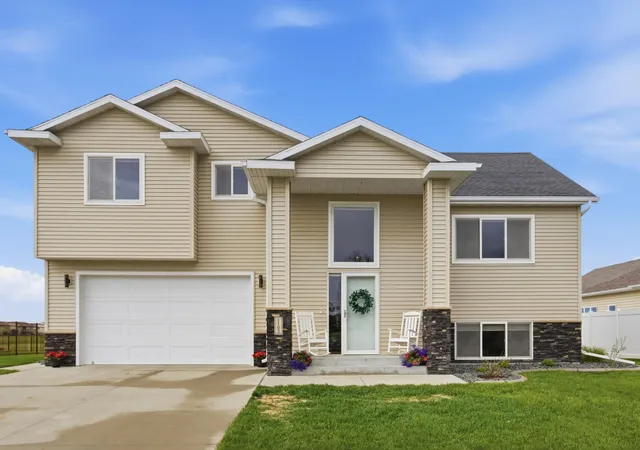 Homes for sale in Dilworth, MN | 1102 6th Ave Ne, Dilworth, MN 56529 | MLS# 7077997