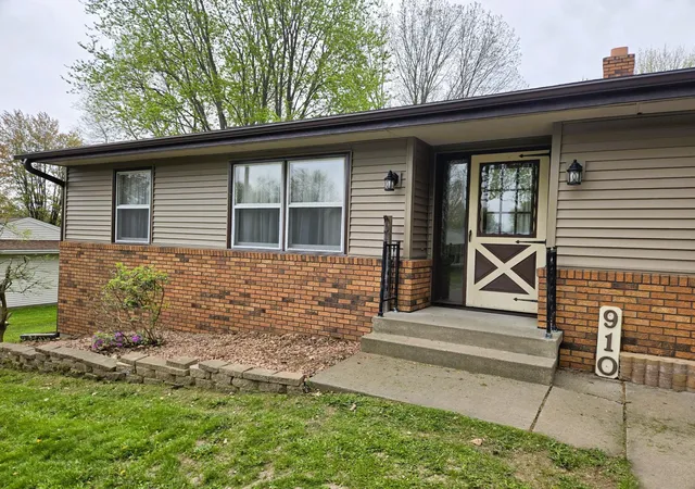 image of 910 Mission Dr, Rice Lake, WI 54868 | MLS# 7078037
