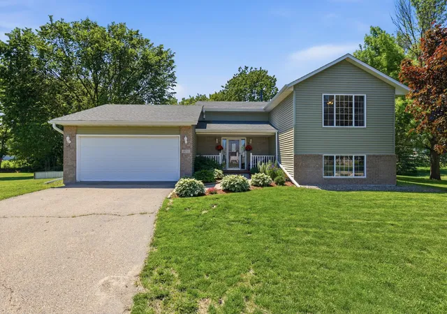 Homes for sale in Belle Plaine, MN | 971 Lacy Ct, Belle Plaine, MN 56011 | MLS# 7078069