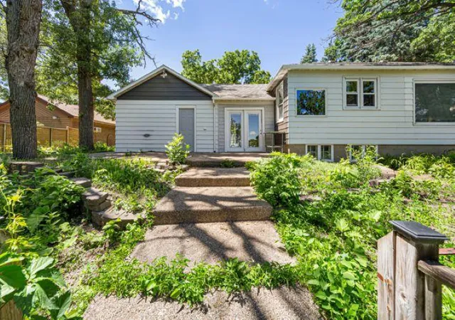 3rd image of 775 Shoreacres Dr, Fairmont, MN 56031 | MLS# 7078086